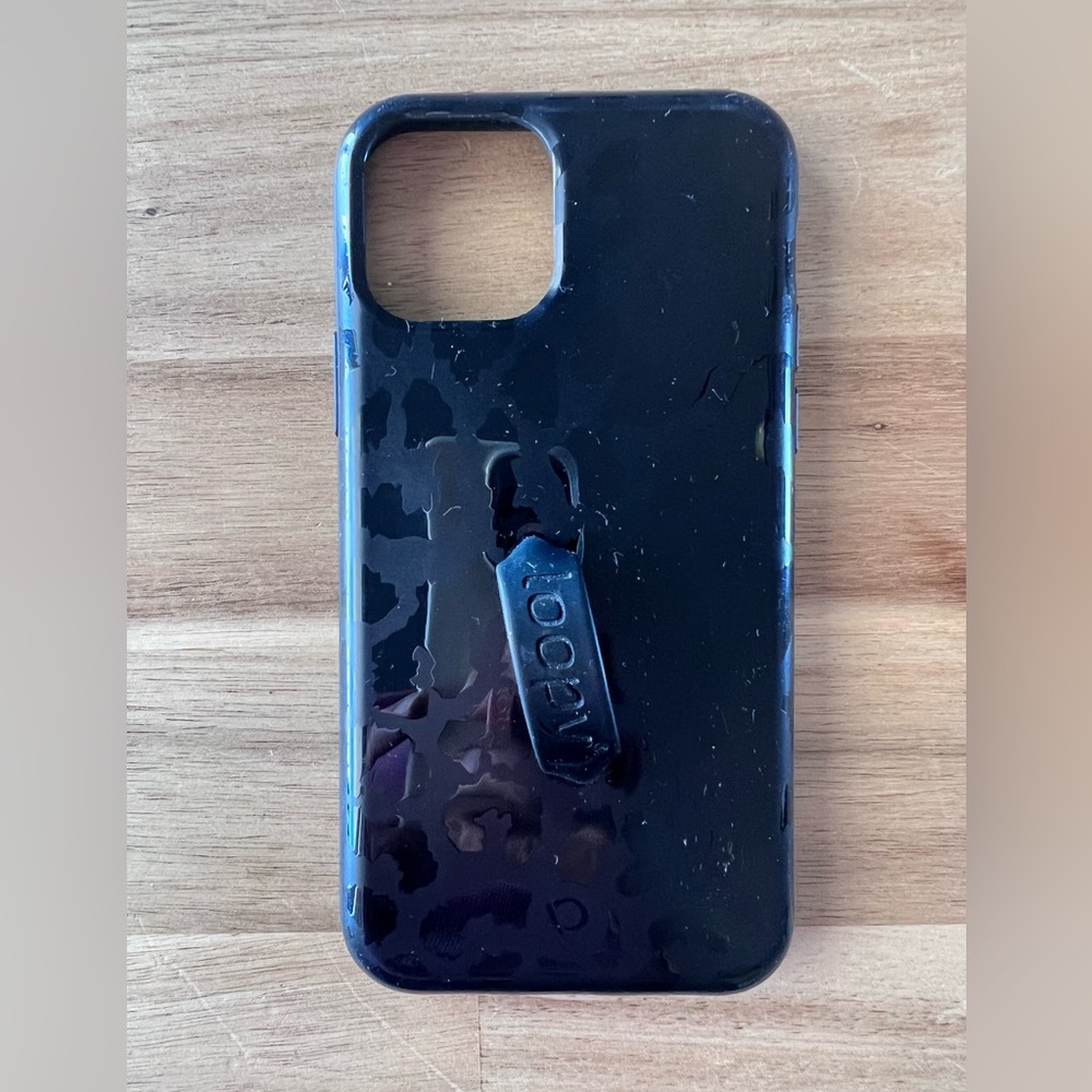 Midnight leopard Loopy, right, iPhone 11 Pro